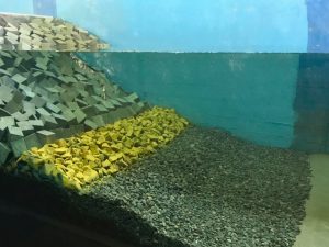 Sección 2D de rompeolas modelado en el canal bidimensional del INH, utilizando coraza de bloques de hormigón.