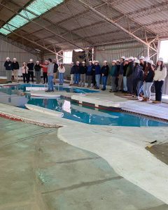 Estudiantes conocen el modelo físico del Puerto San Antonio.