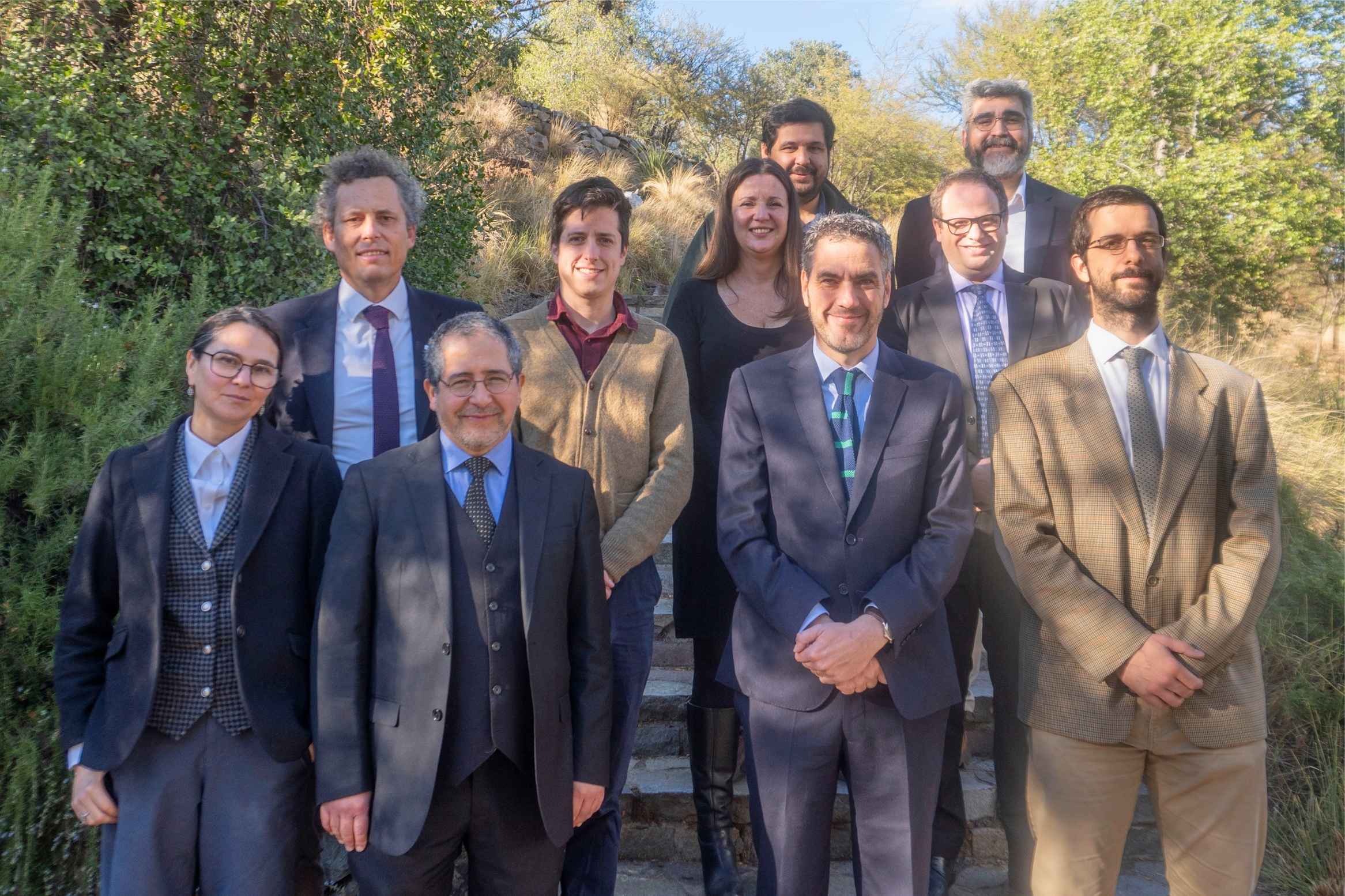 Grupo de asistentes a la firma del convenio entre el INH y la UAI.